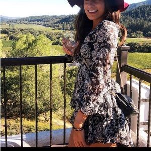 Selfie Leslie romper